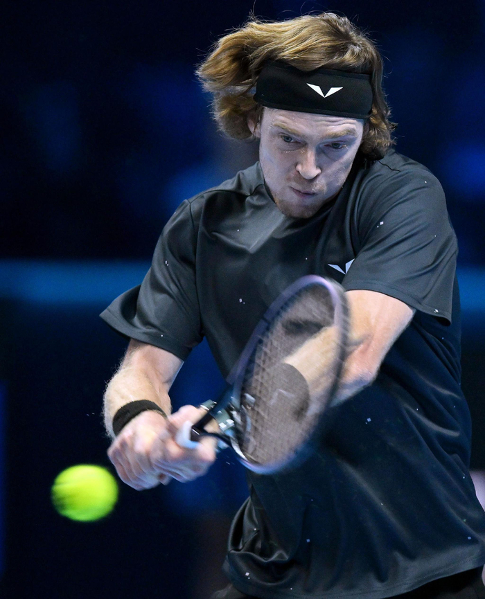 包含美国网球队血洗意大利网球队，梅德韦杰夫制霸全场的词条