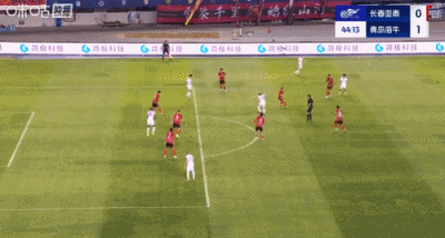 包含哥伦比亚险胜塞维利亚，苏亚雷斯三分雨点燃全场的词条