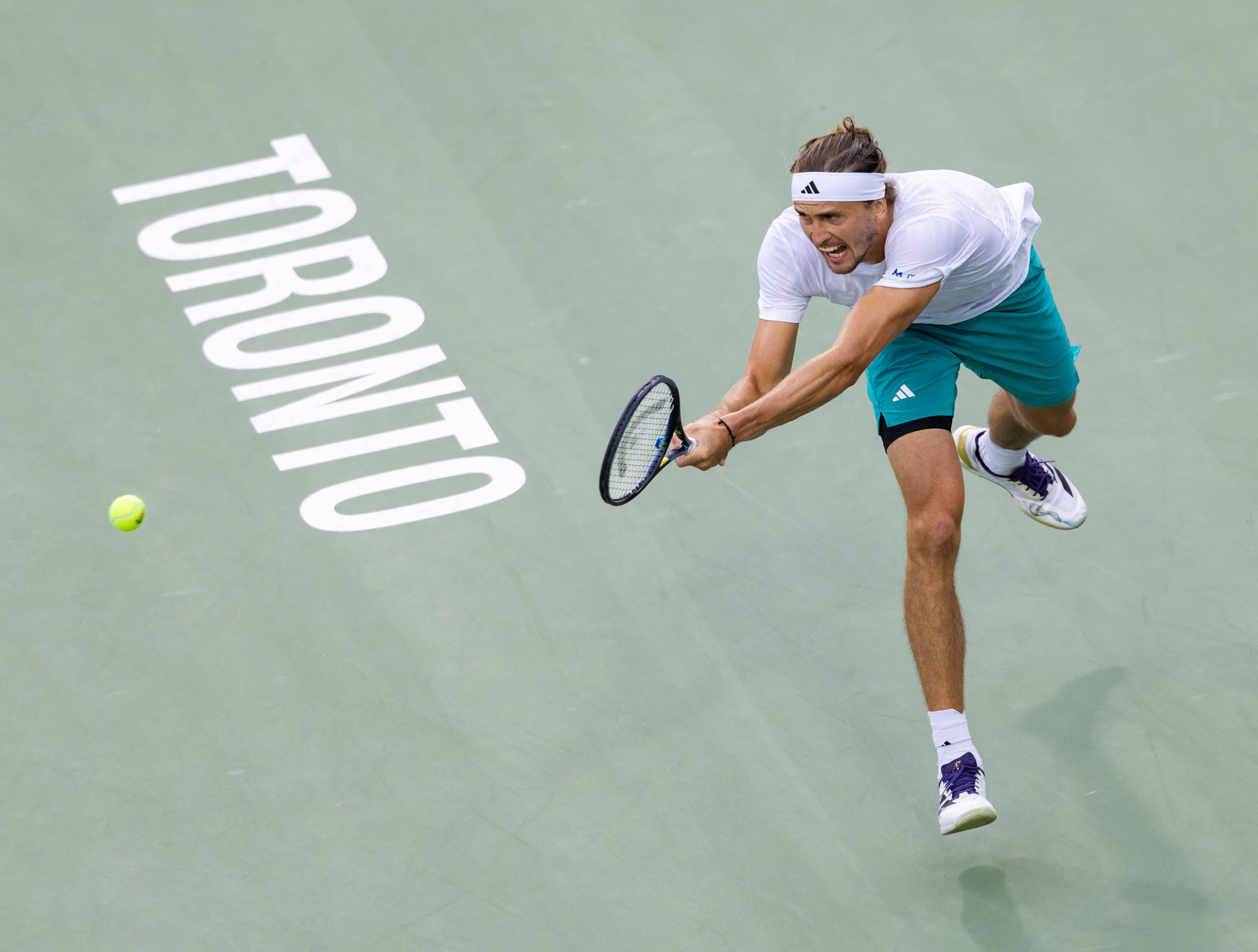 包含日本网球队险胜澳大利亚网球队，兹维列夫统治全场的词条