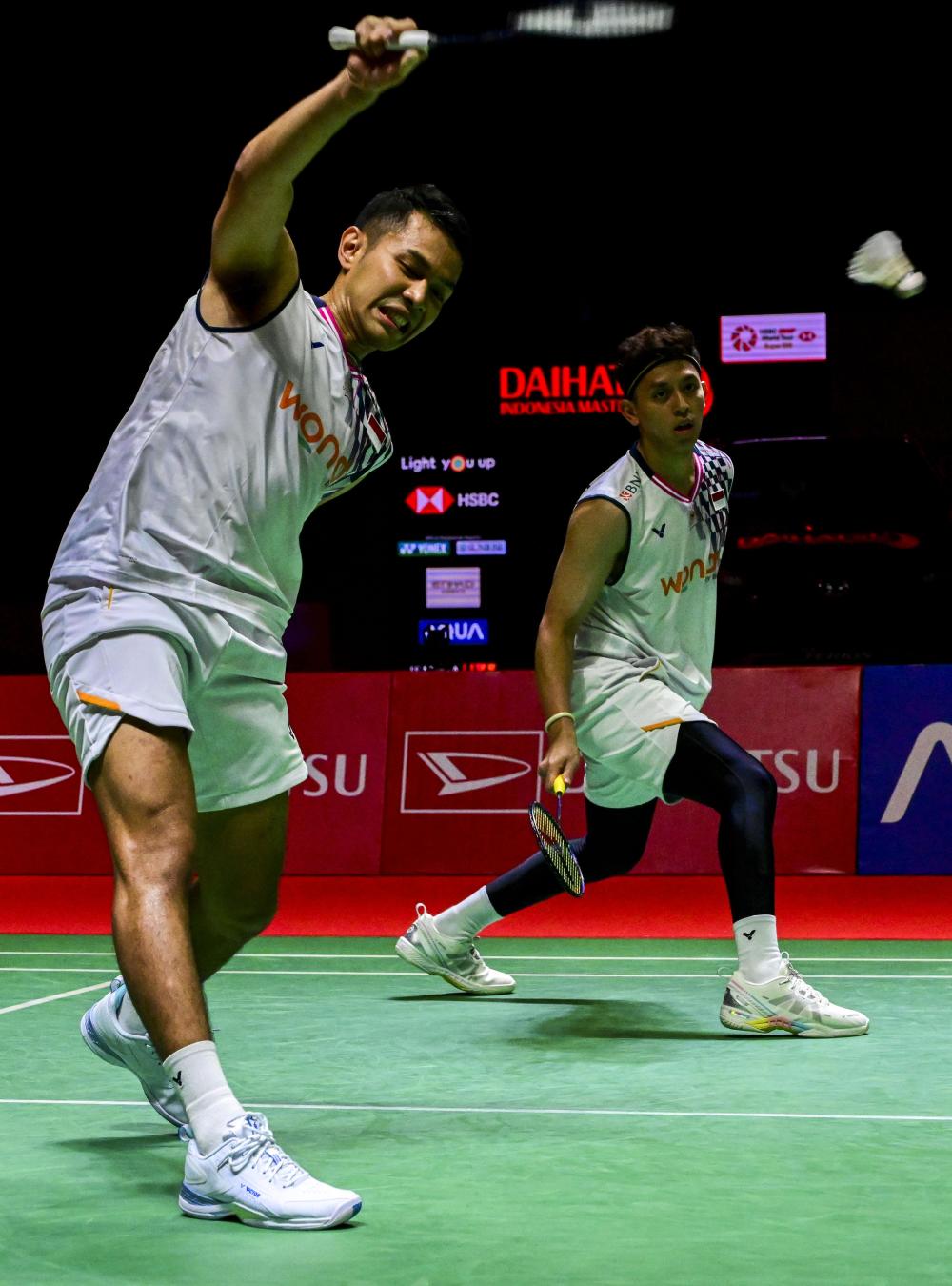 包含印尼羽毛球队血洗印度羽毛球队，谌龙完成帽子戏法的词条