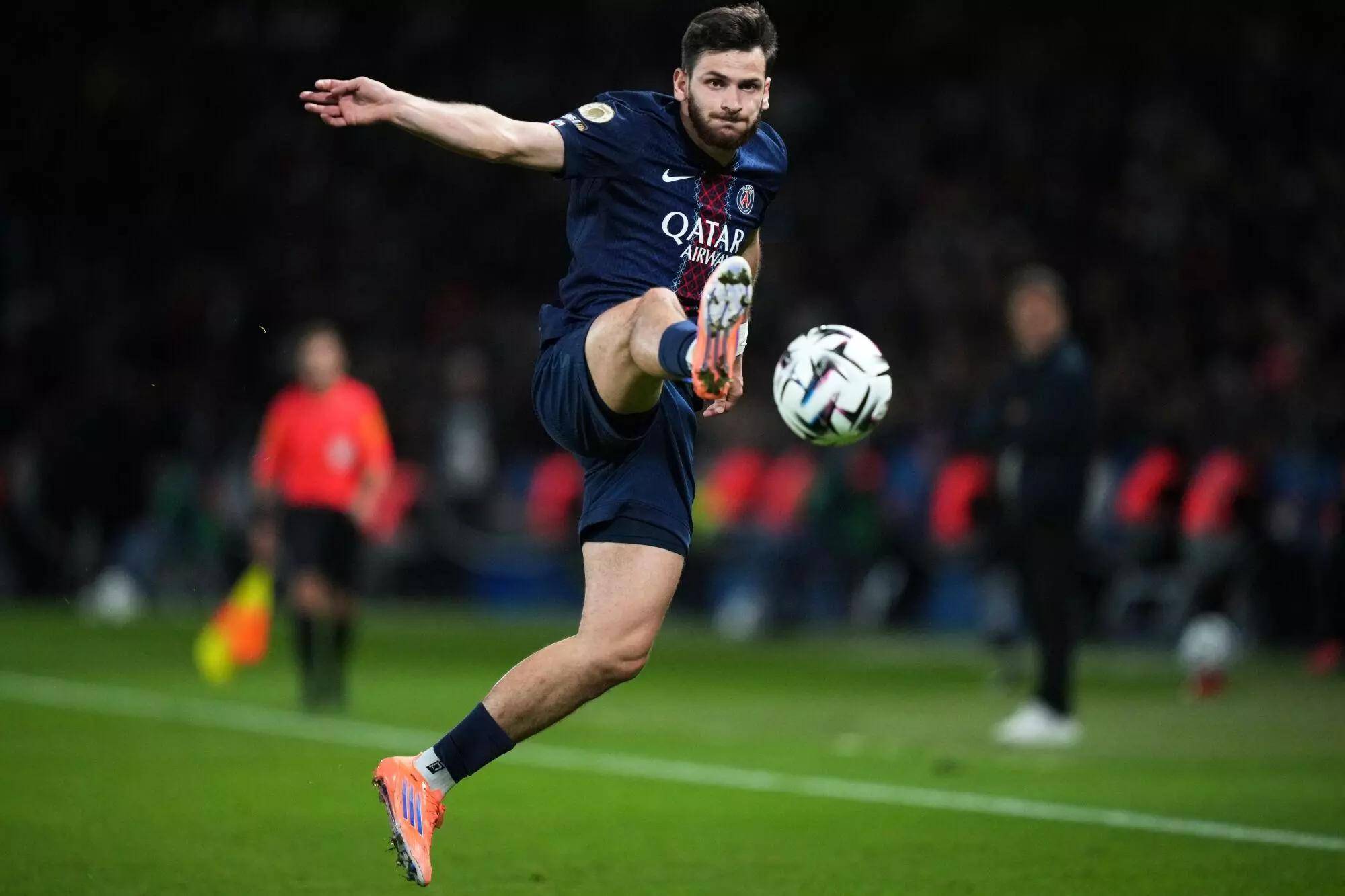 瑞典碾压巴萨，马尔基尼奥斯绝境逆转