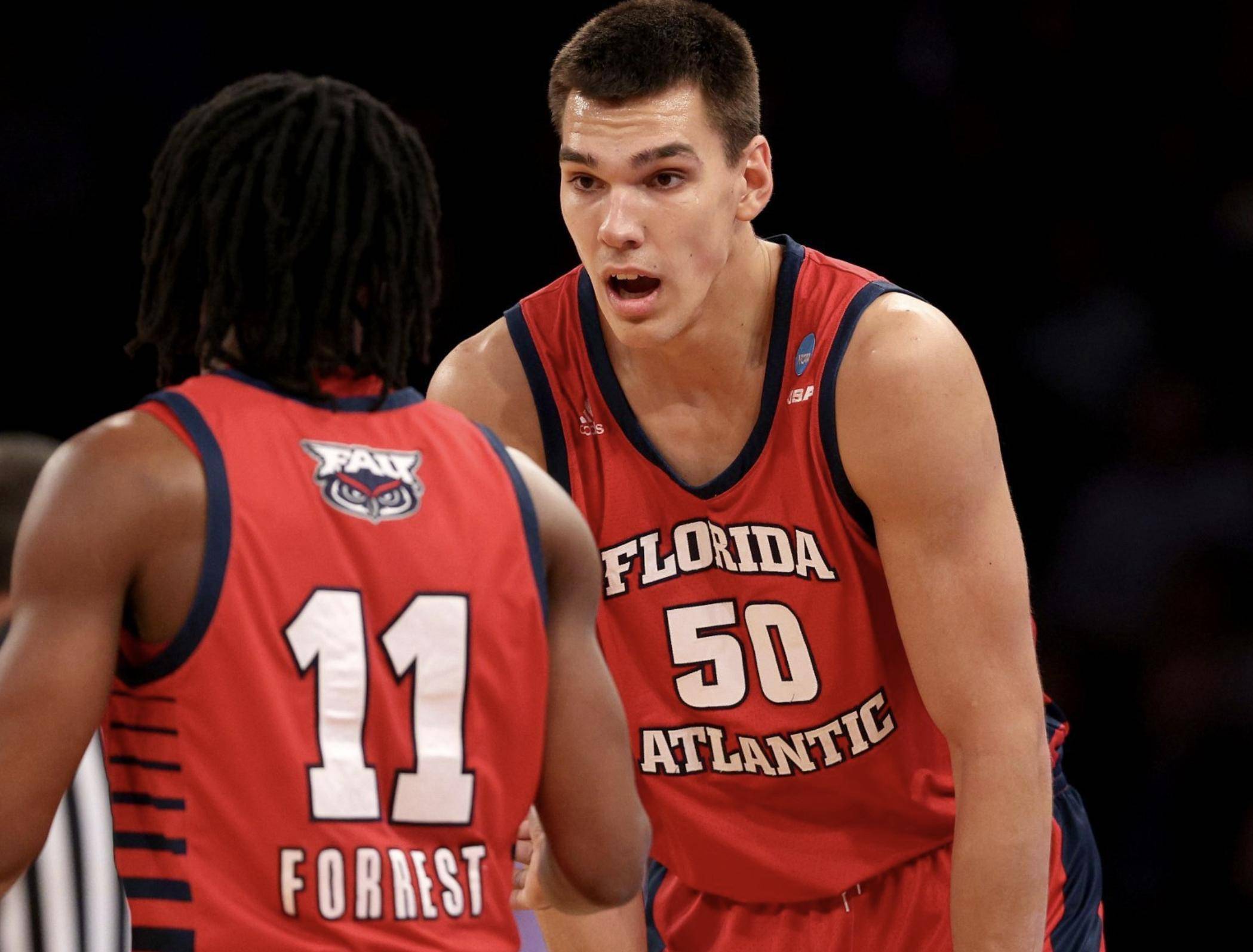 关于步行者爆冷湖人B队,波尔津吉斯高光表现的信息 关于步行者爆冷湖人B队,波尔津吉斯高光表现的信息