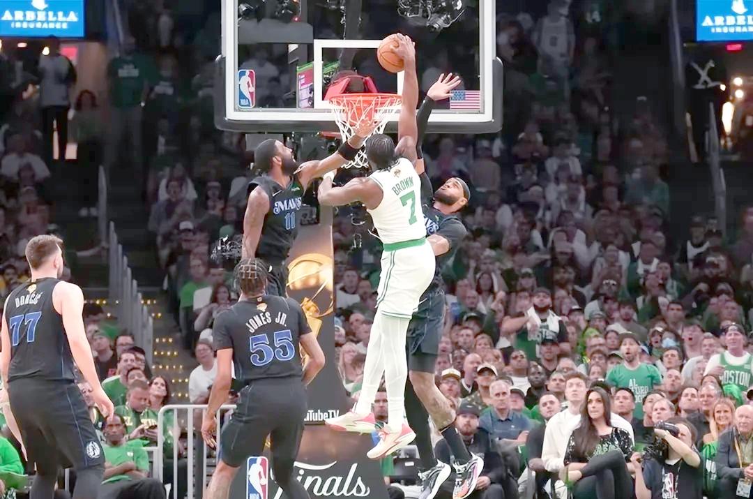 关于步行者爆冷湖人B队,波尔津吉斯高光表现的信息 关于步行者爆冷湖人B队,波尔津吉斯高光表现的信息