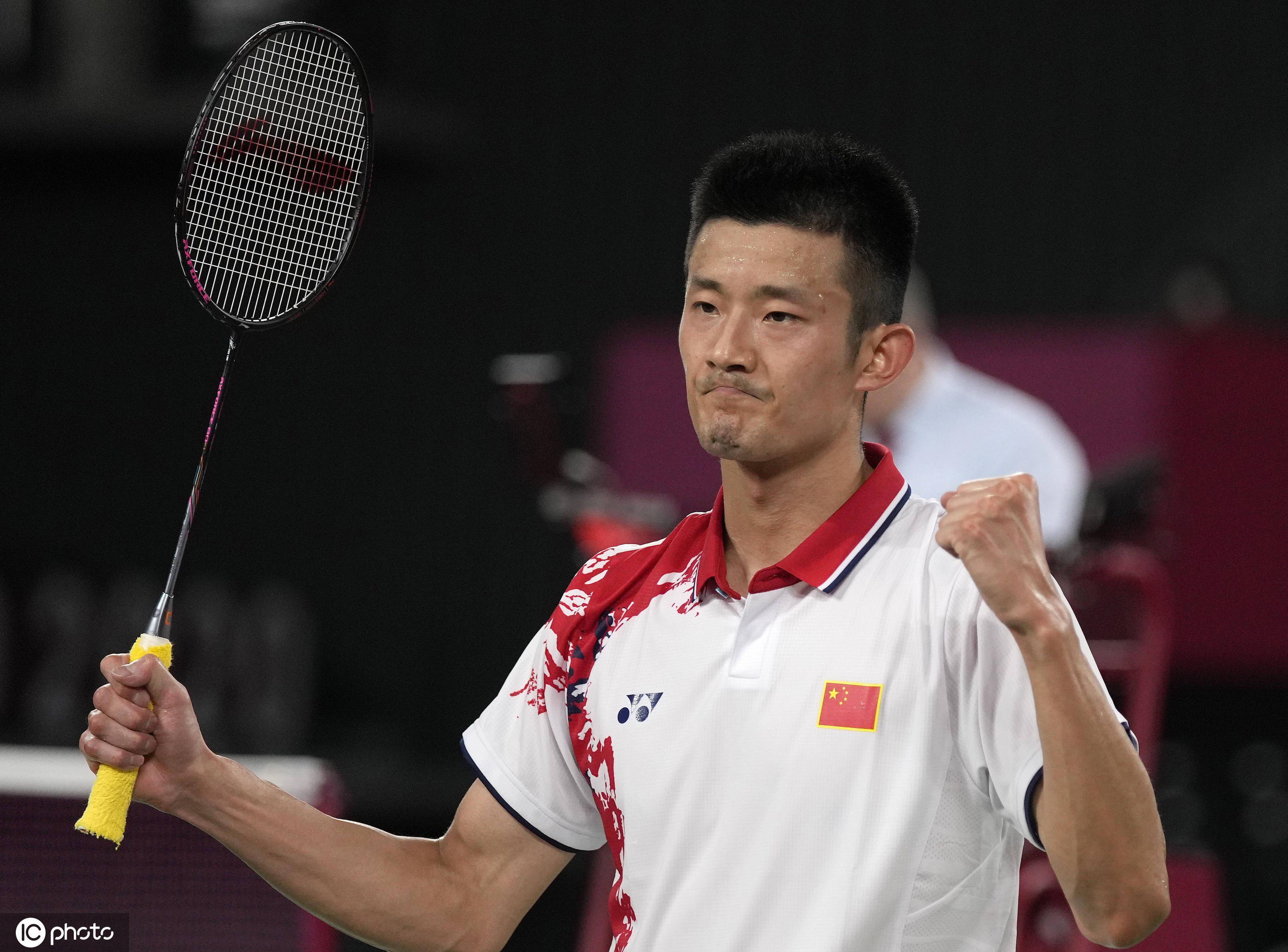 包含中国羽毛球队逆转丹麦羽毛球队，谌龙爆发神勇的词条