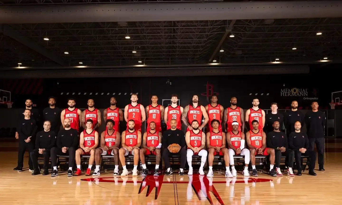 中国男篮横扫法国男篮，拉文一己之力扛起全队