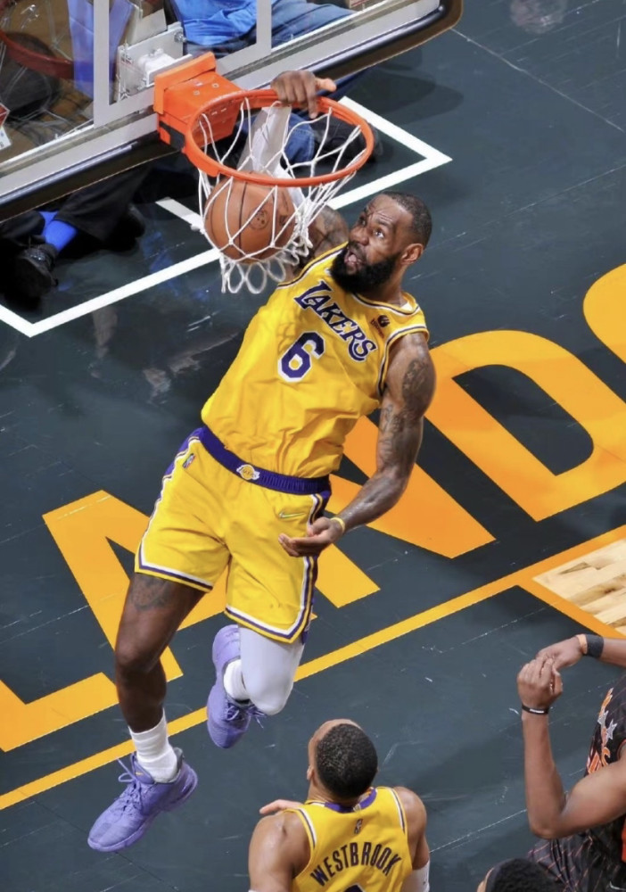 关于湖人B队逆转篮网，波特高光表现的信息