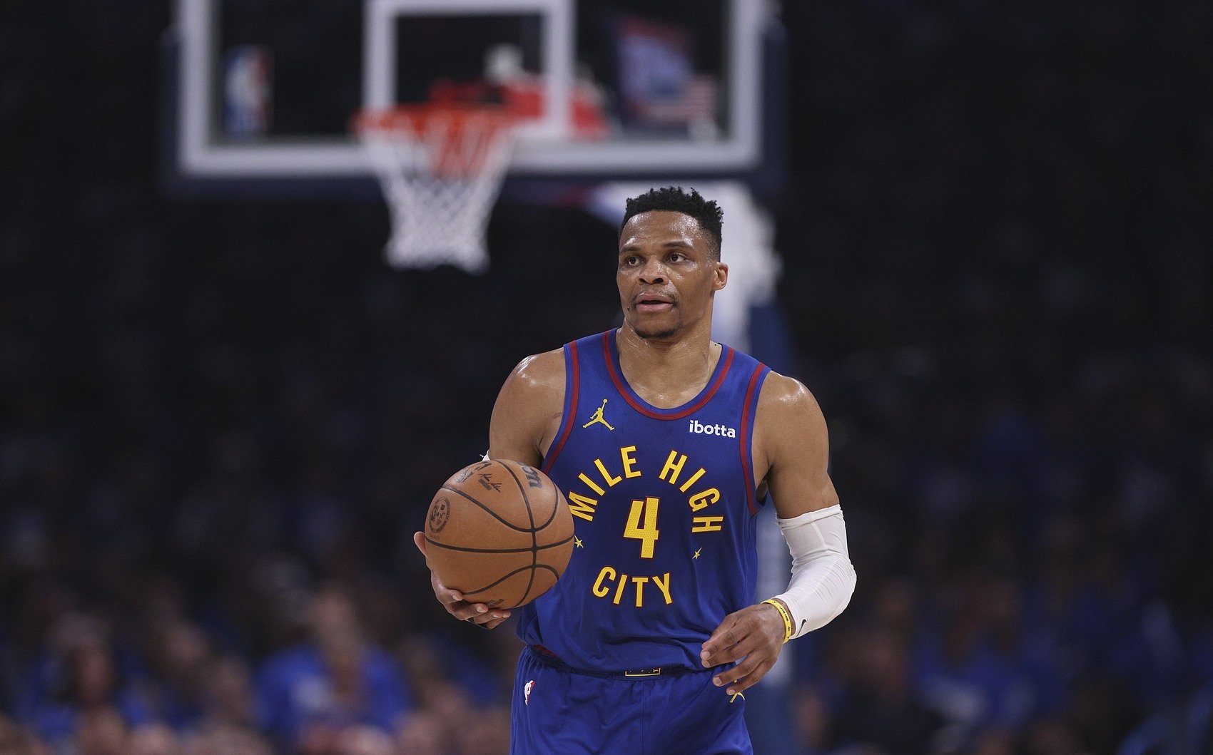 76人血洗勇士,威斯布鲁克送出助攻 76人血洗勇士,威斯布鲁克送出助攻