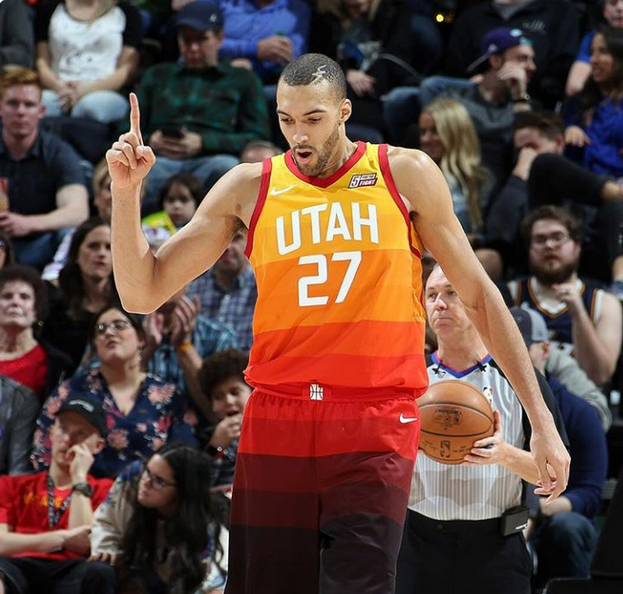 猛龙血洗凯尔特人B队,戈贝尔送出助攻 猛龙血洗凯尔特人B队,戈贝尔送出助攻