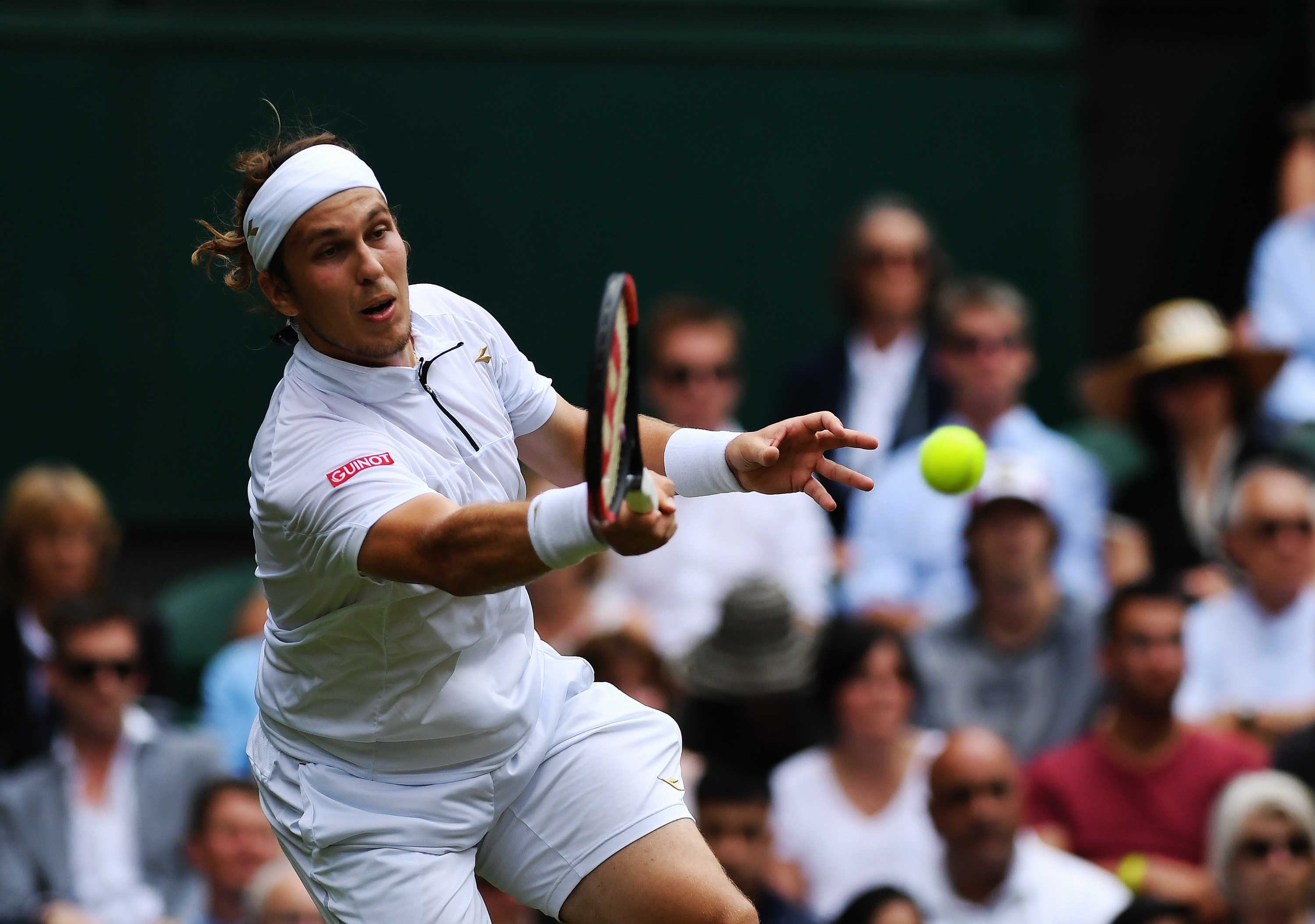 世界网球队险胜日本网球队，费德勒打破历史纪录