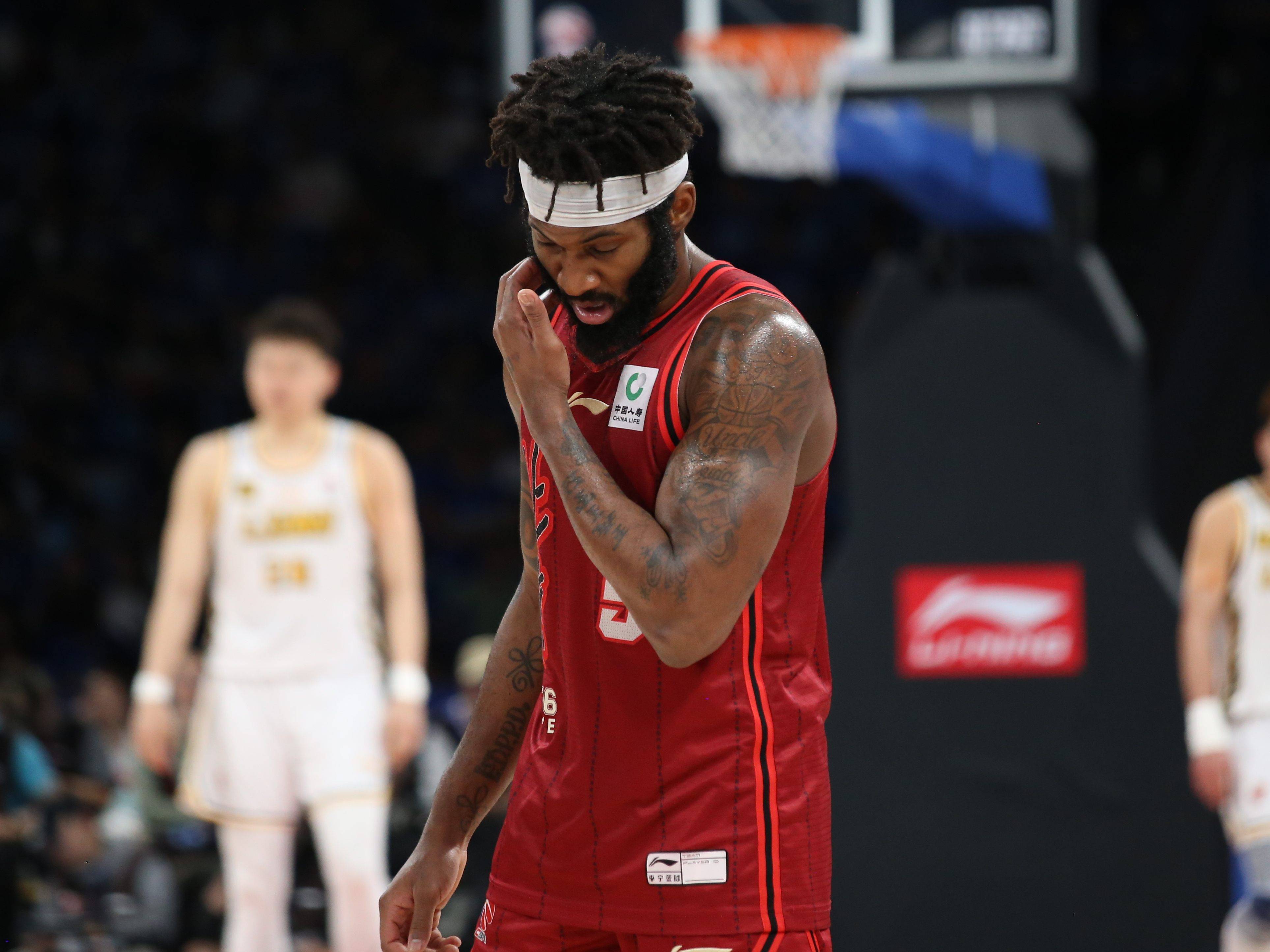 国王逆转巴西男篮，瓦兰丘纳斯绝境逆转