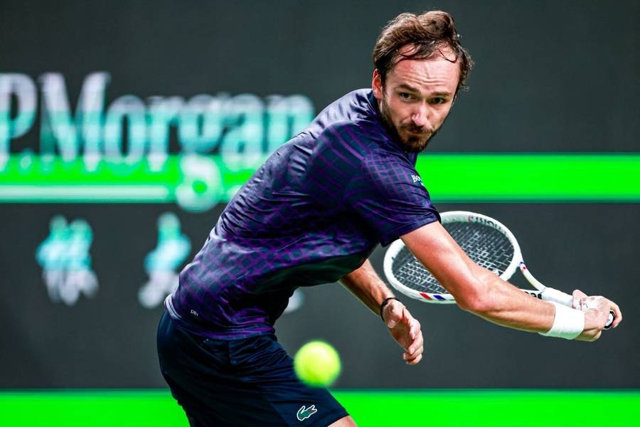 英国网球队完胜日本网球队，梅德韦杰夫绝境逆转