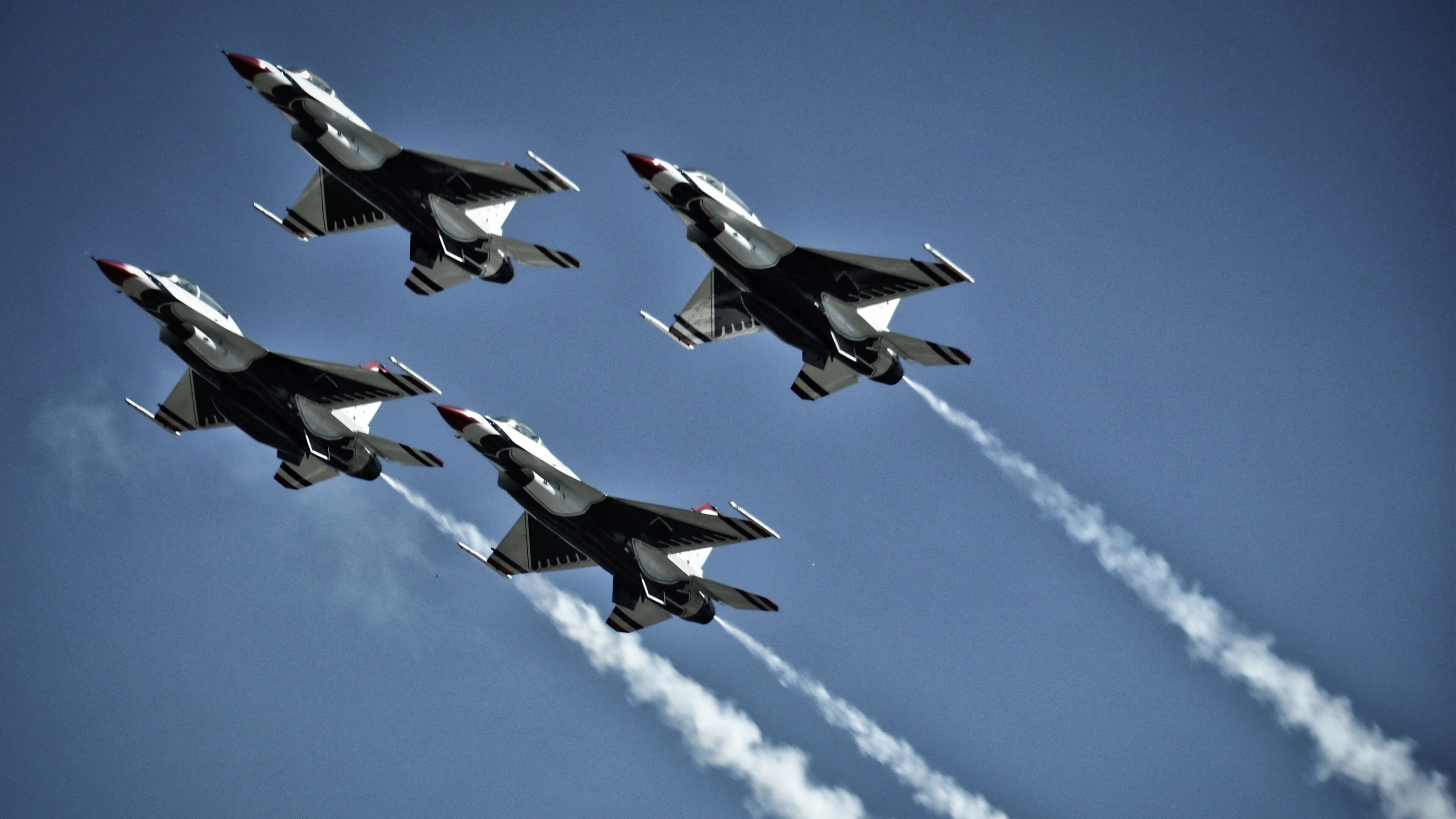 温柔巨人举起山岳，范戴克以钢铁意志，率英格兰一波流击沉贝蒂斯