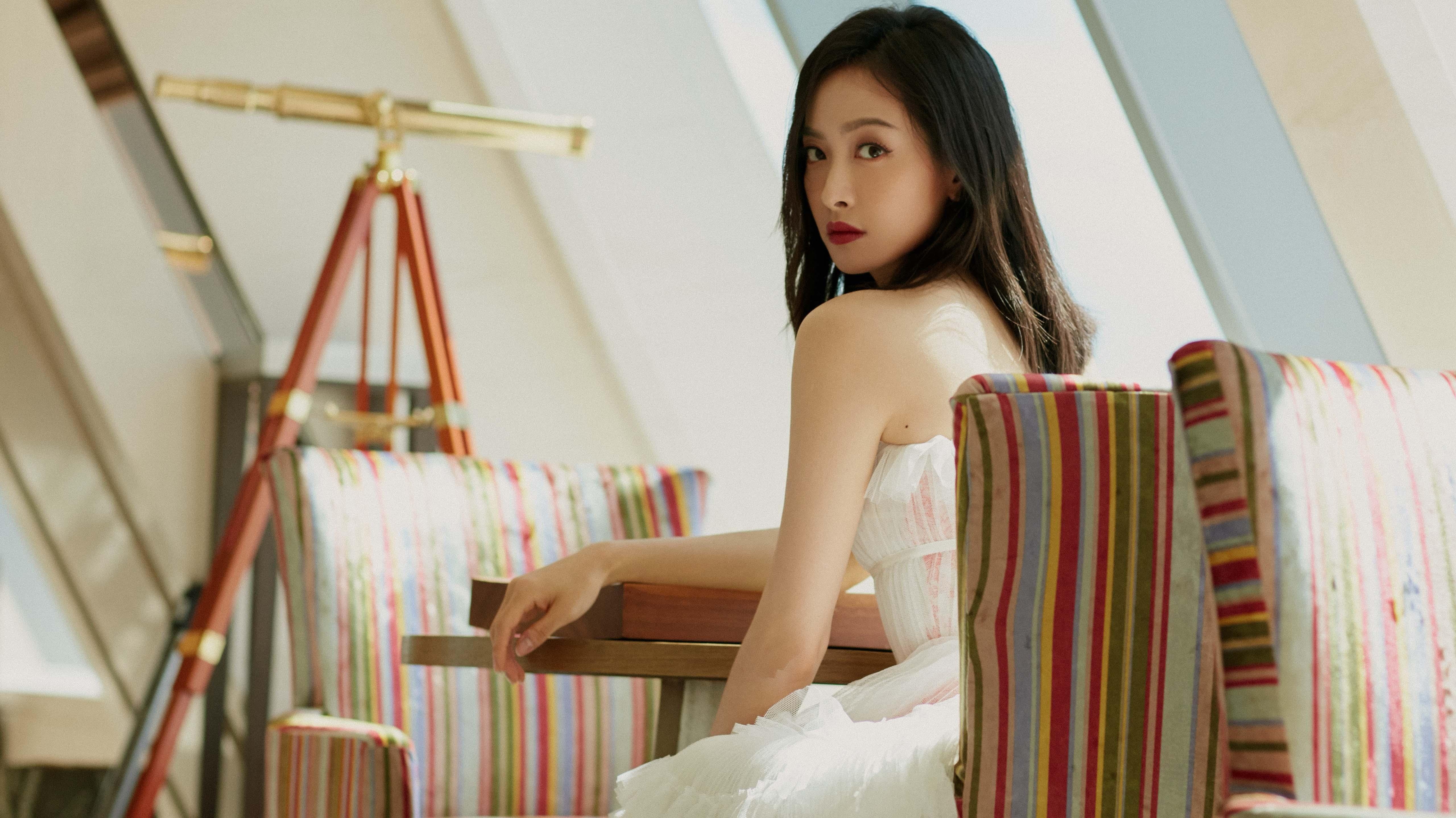 沙漠绿洲与雄狮怒吼，2026世界杯B组焦点战，莱万多夫斯基用帽子戏法宣告，喀麦隆横扫伊朗并非冷门，而是王权更迭的序章